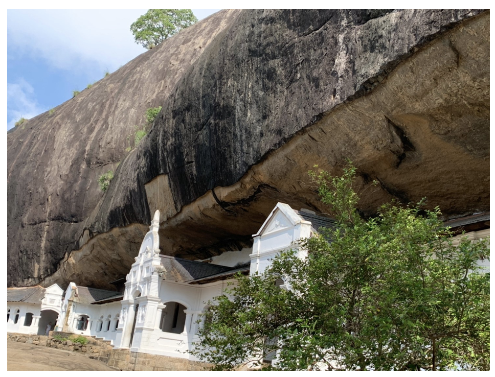 ダンブッラ石窟寺院の外観